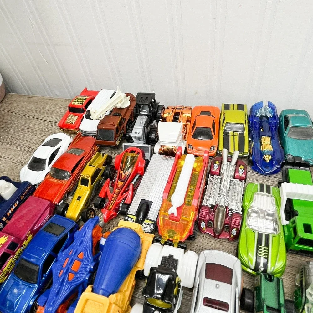 Mixed Lot of 150 Hot Wheels Matchbox Die Cast Cars Trucks Planes Multi Color